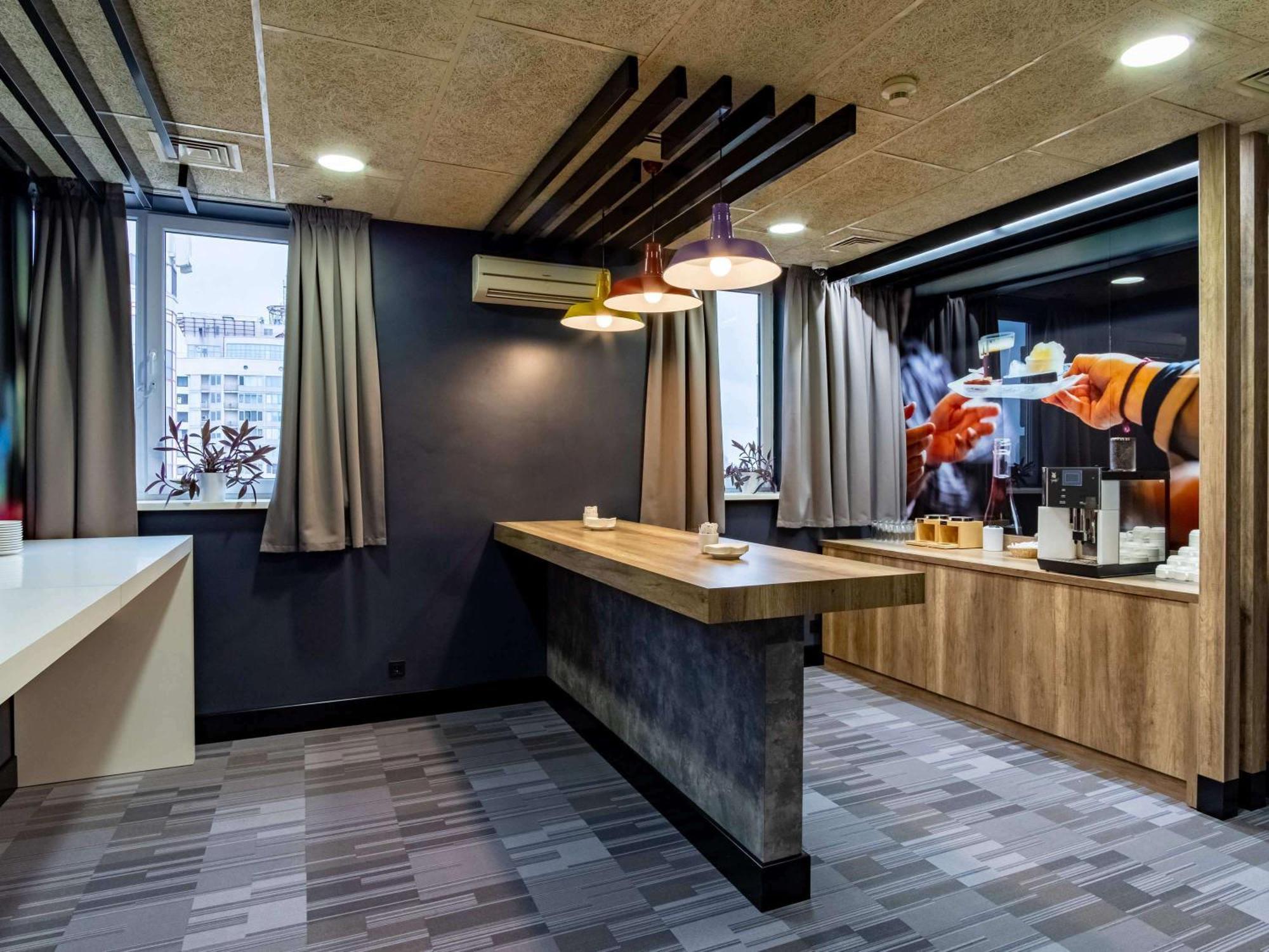 Ibis Center Hotel 3*