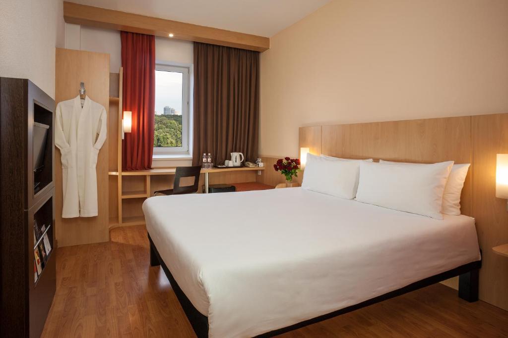 Ibis Center Hotel 3*