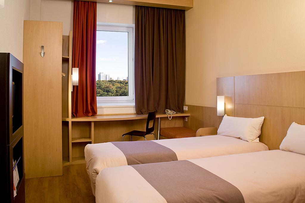 Ibis Center Hotel 3*